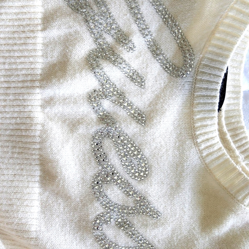 NWOT Guess bling logo top